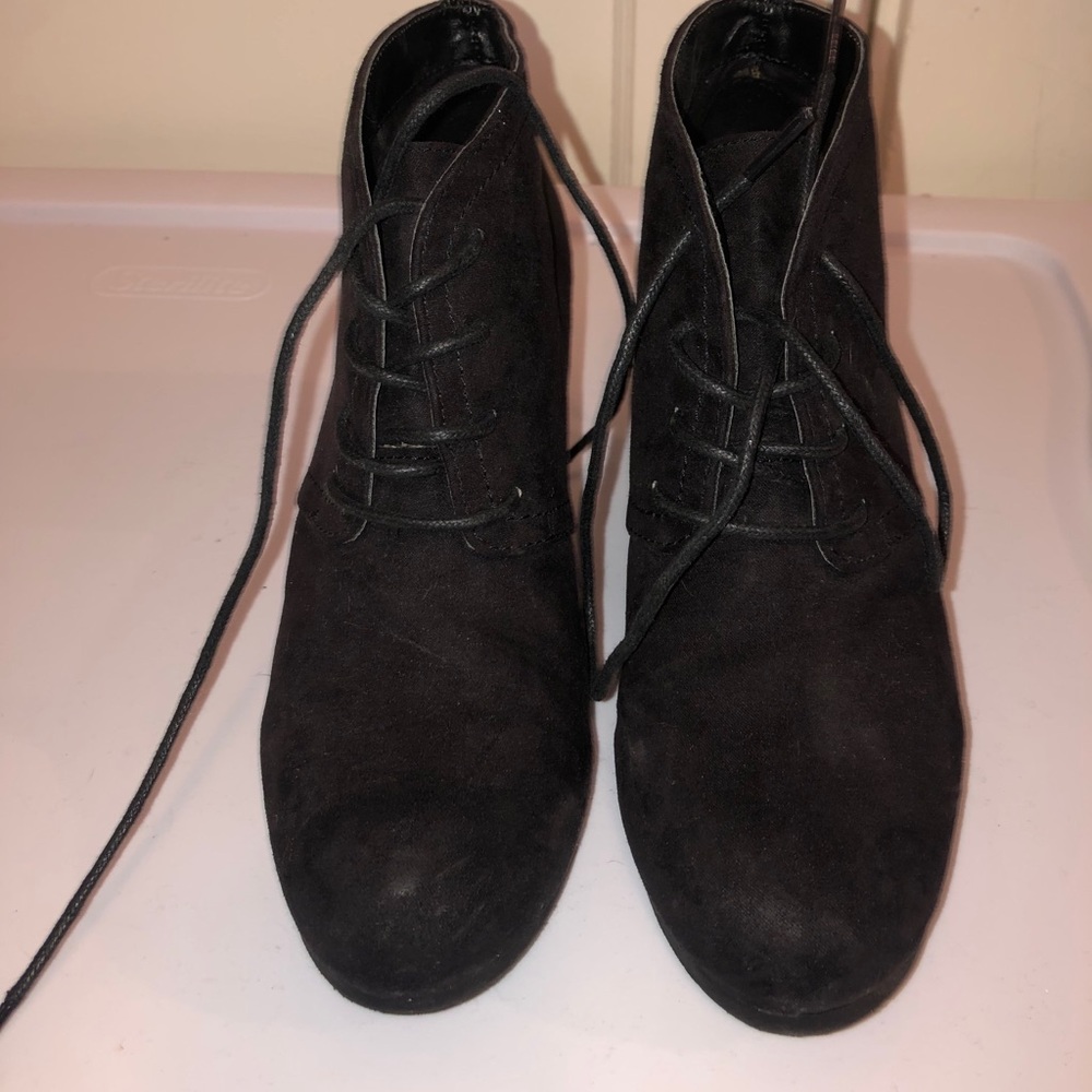 Black wedge boots